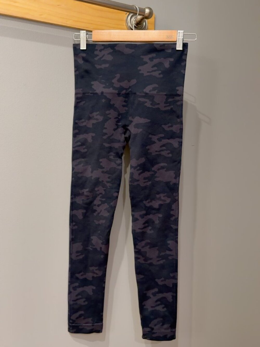 SPANX Camo High Rise Shaping Leggings, Black/ Gray, Size M